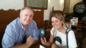 Esther Lara entrevistando a Fernando Nuñez para Cadena Cope